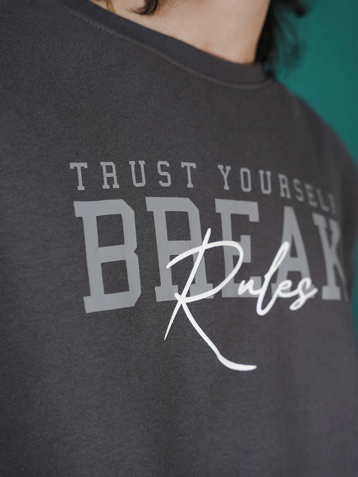 "BONNIE" Casual Graphic Fleece Sweatshirt - Image 4