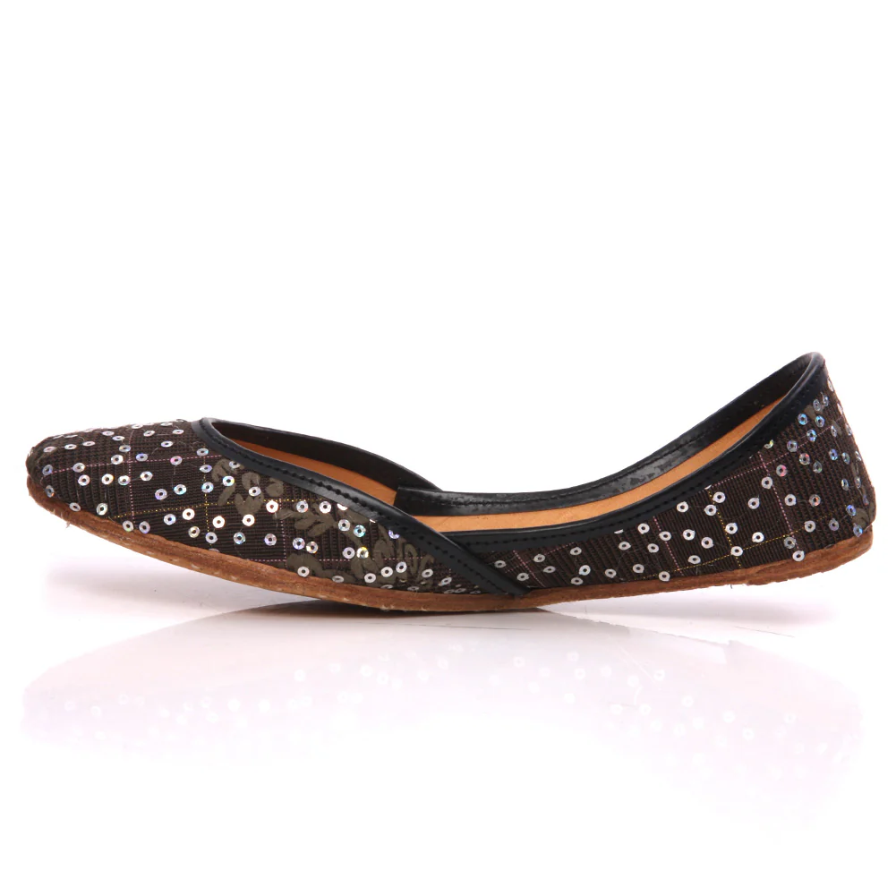 Girls Leather Textured Flat Indian Khussa Pumps - Image 3