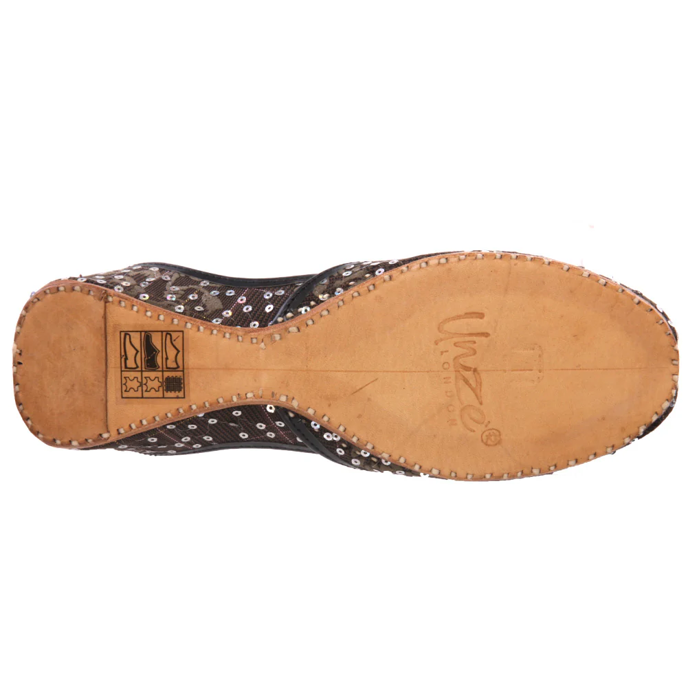 Girls Leather Textured Flat Indian Khussa Pumps - Image 5