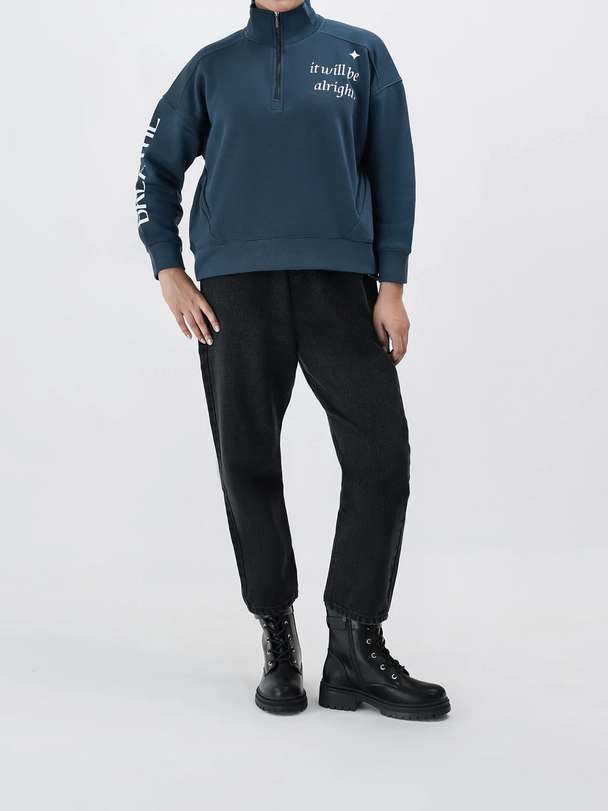 "LYNX" Casual Mom Fit Denim Pant