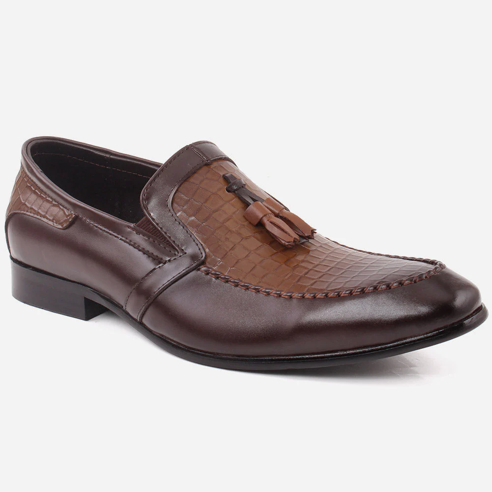 Men āGARIANā Leather Textured Tassel Embossed Woven Detailed Moc Toe Formal Shoes
