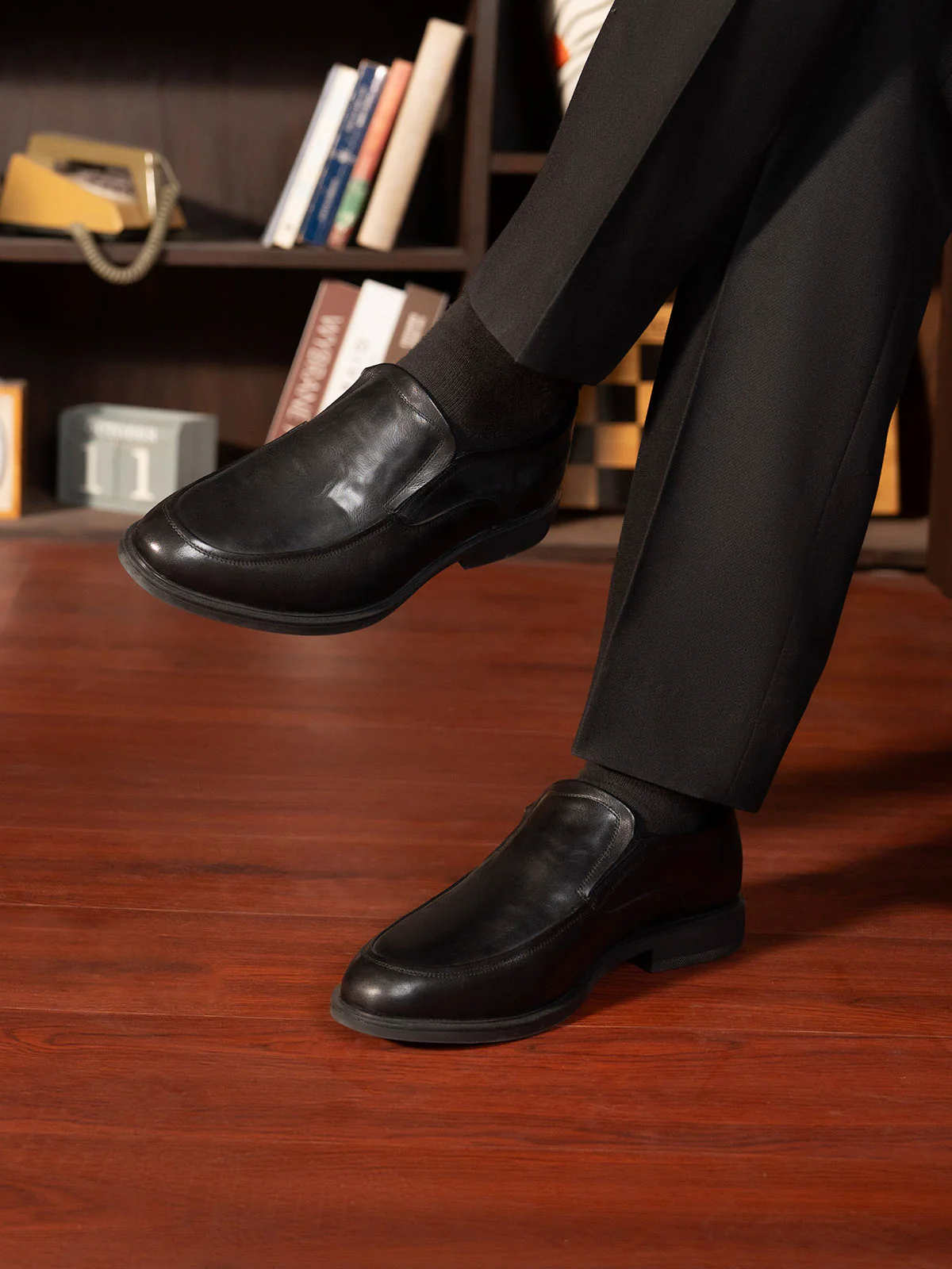 Men "MADHU" Simple Formal Leather Shoes - Image 10