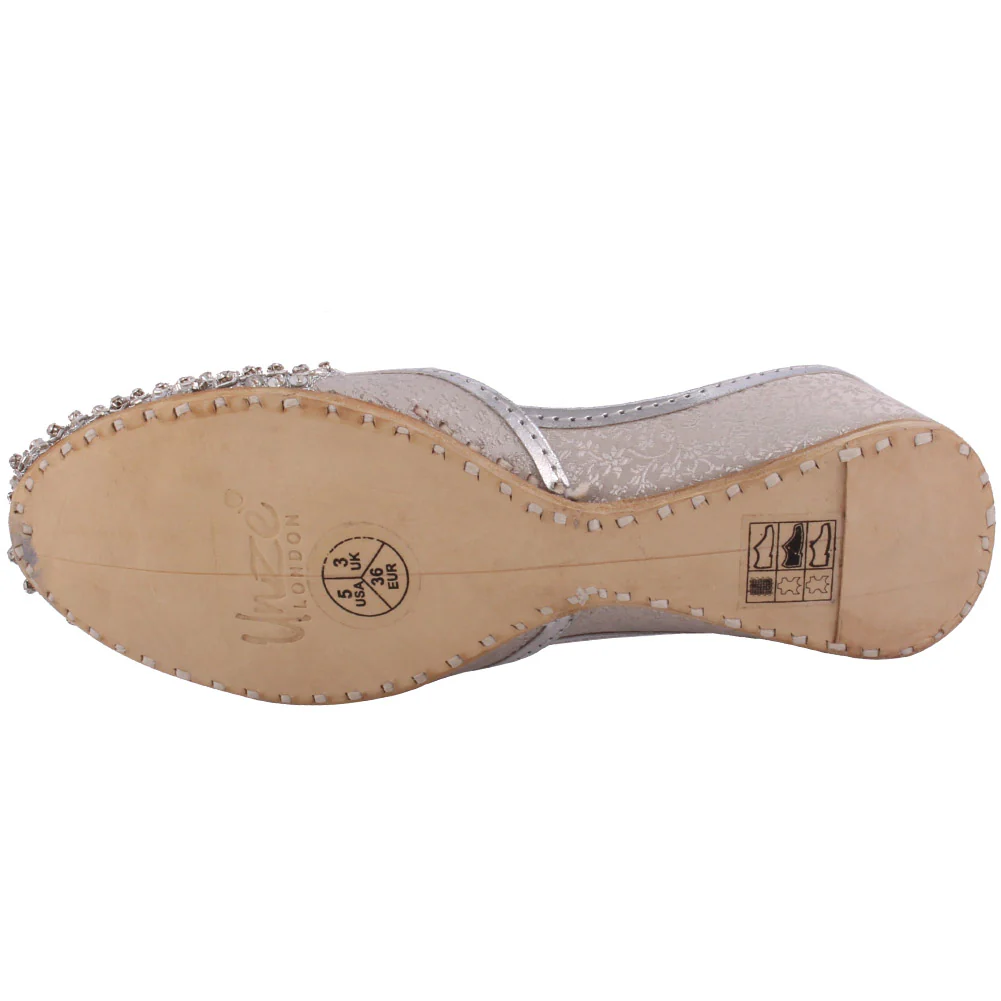 New Girls Traditional āHIMANIā Dot Work Embellished Khussa - Image 5