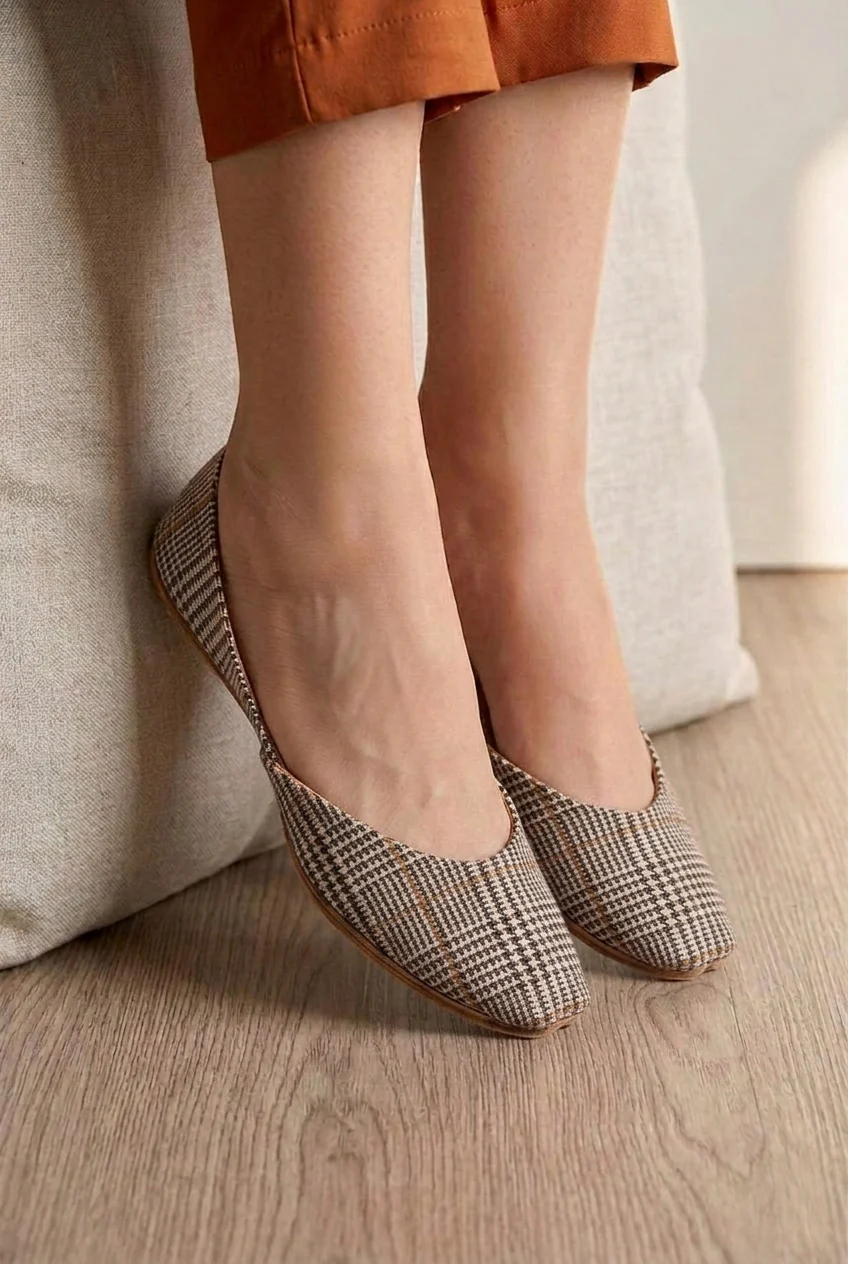 Women "MUMTAZ " Simple &amp; Classic Printed Upper Khussa