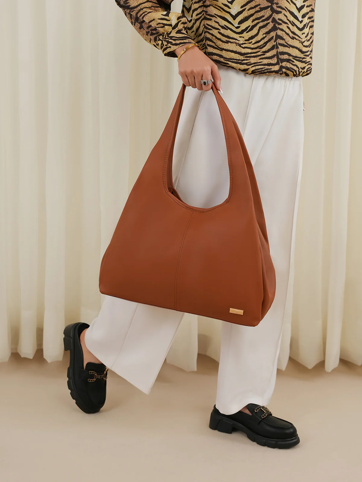 Women "CLARRIE" Classic Handbag - Image 10