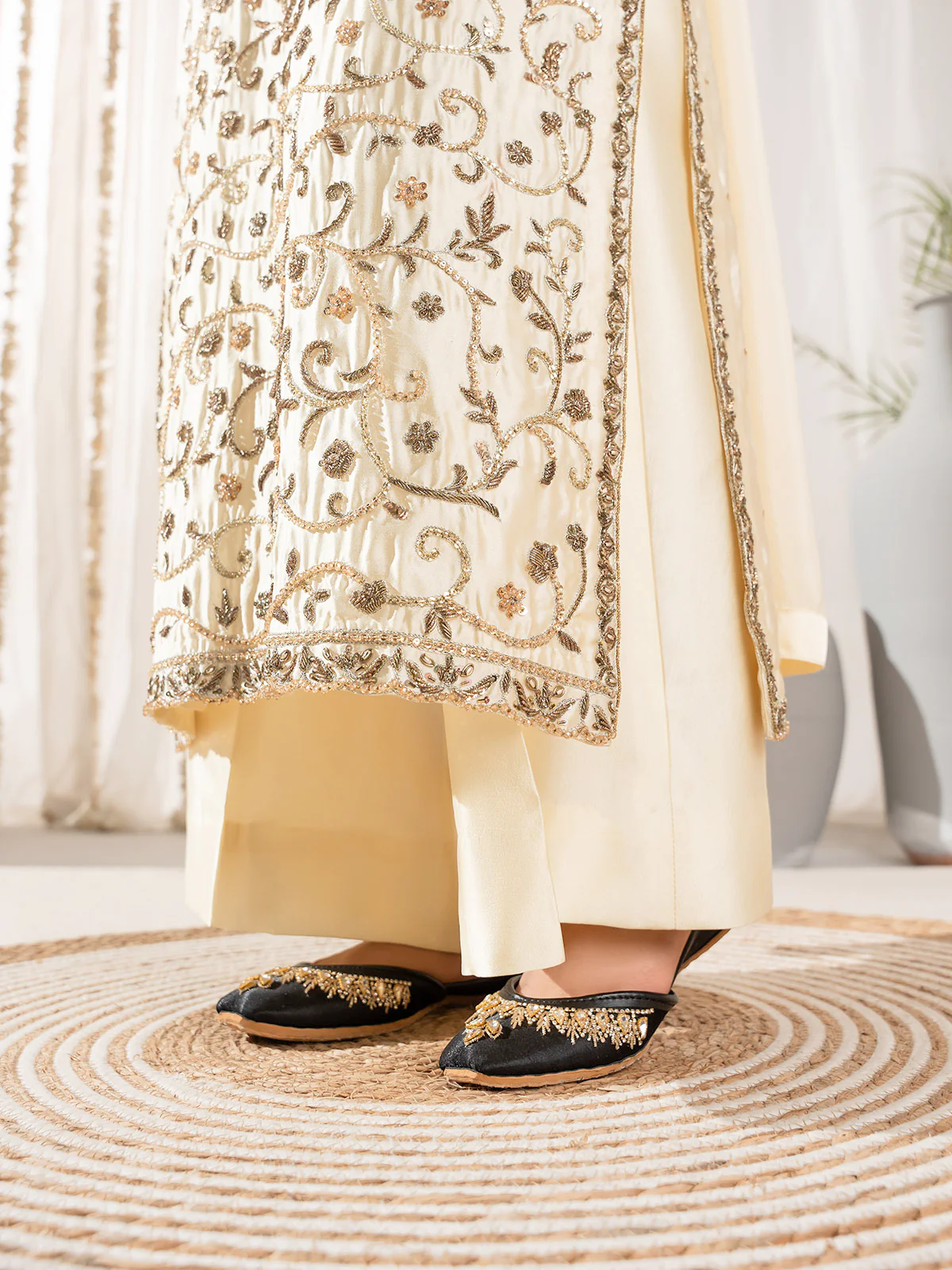 Women "DOMINY" Comfort Handcrafted Khussa - Image 9