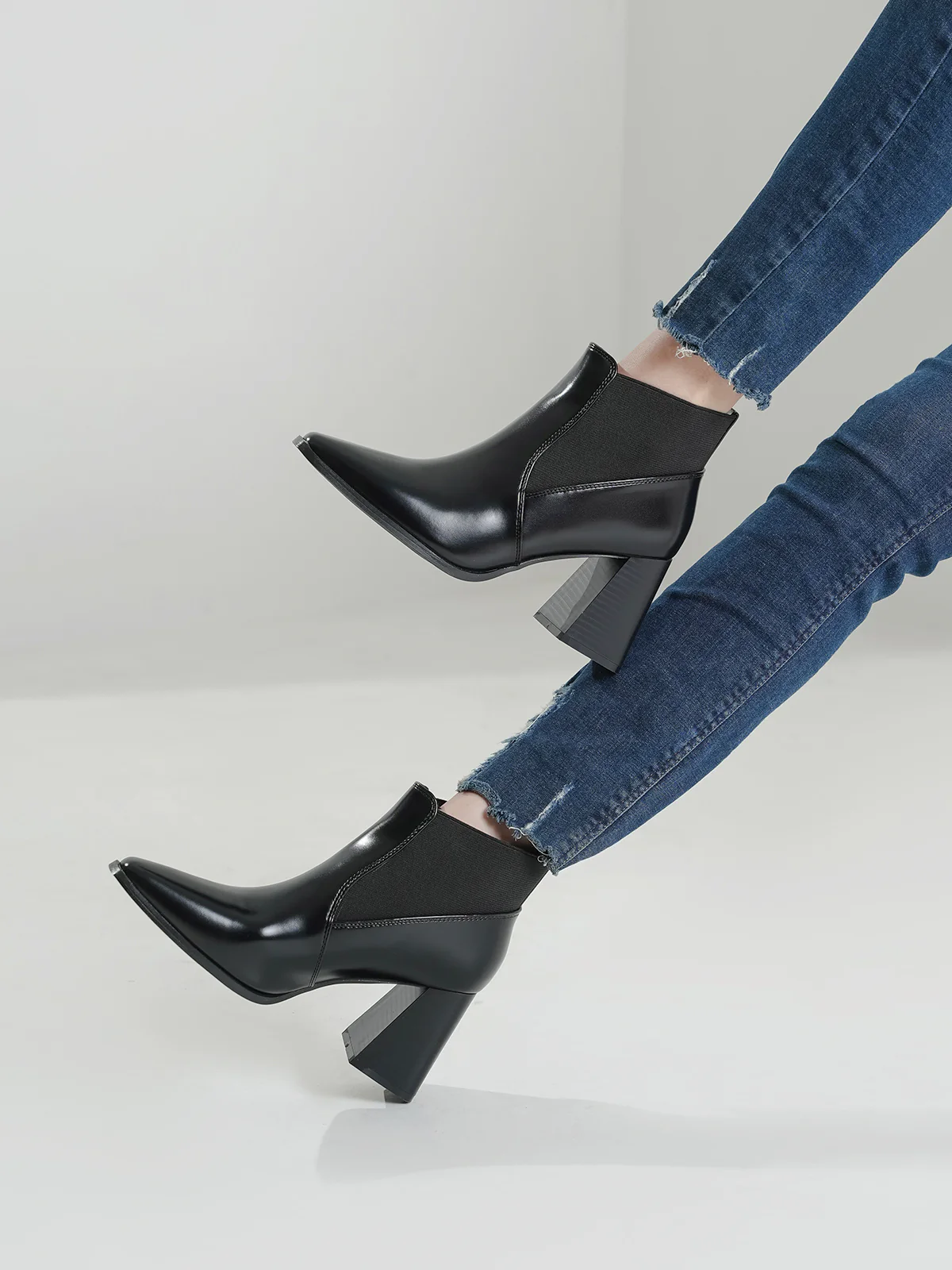 Women "ERCWLFF" Pointed Toe Boots - Image 3