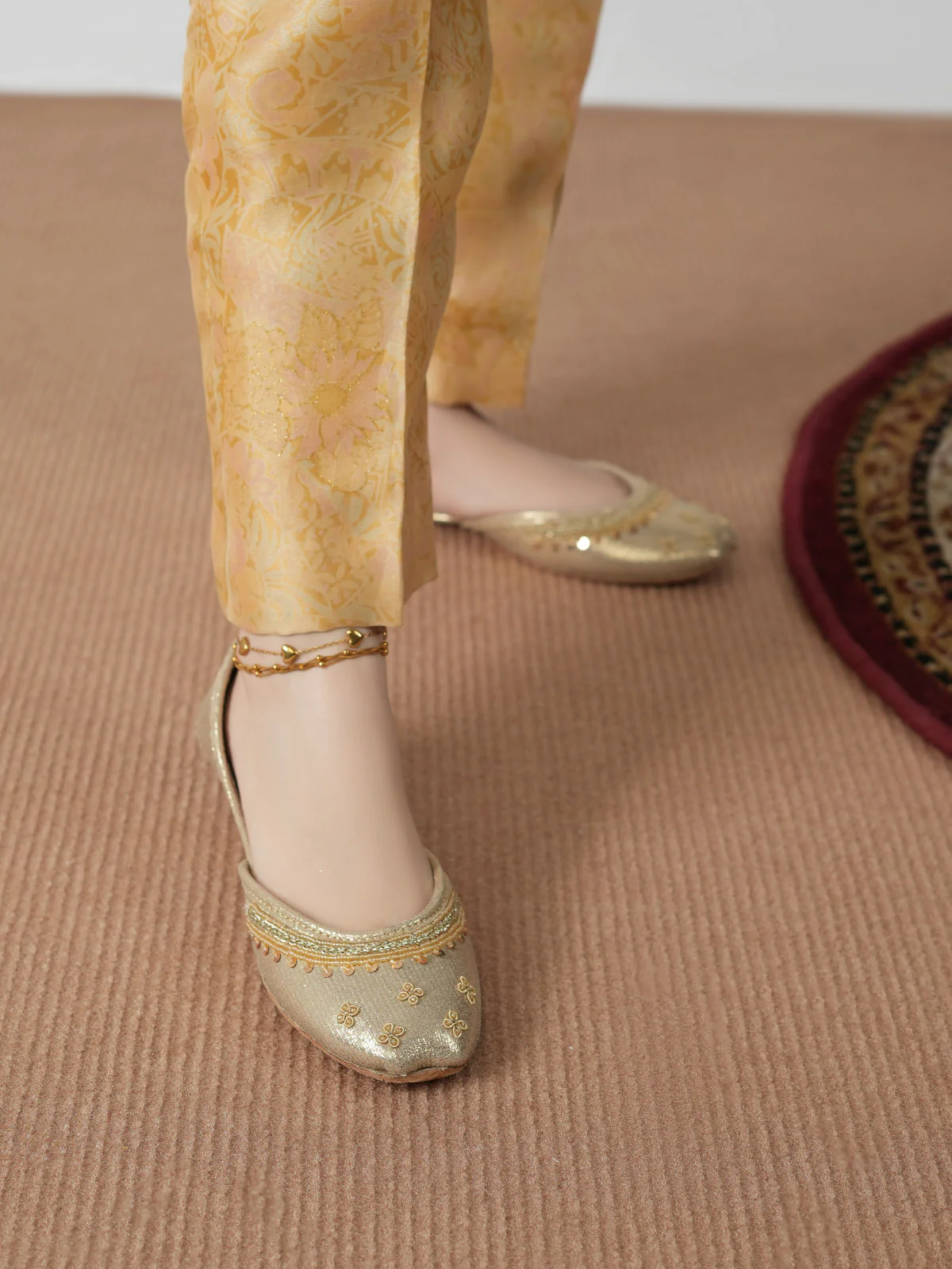 Women "RAAHIM" Classic Embroidery Khussa - Image 9