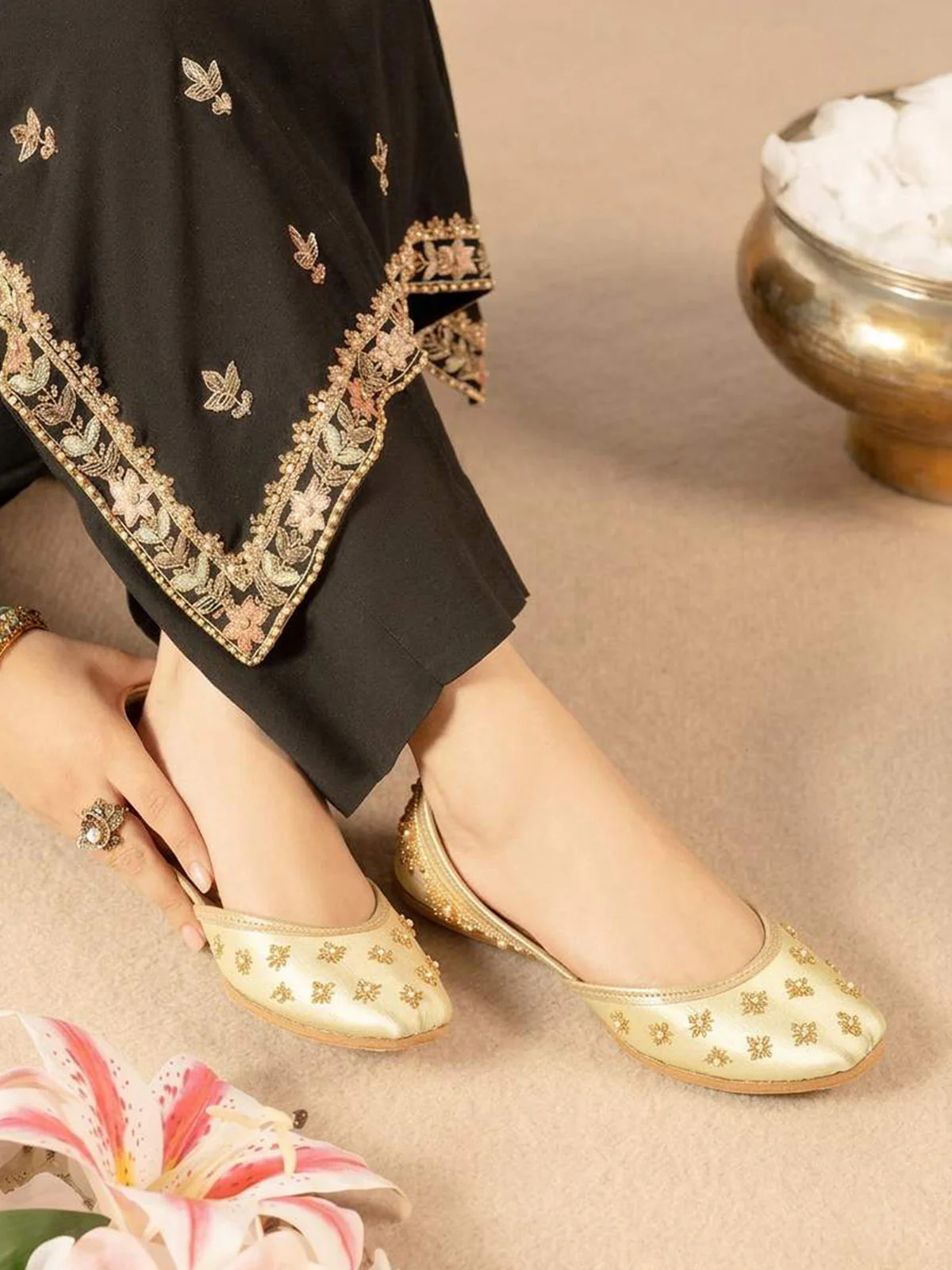 Women "NAZAAKAT" Fancy Khussa