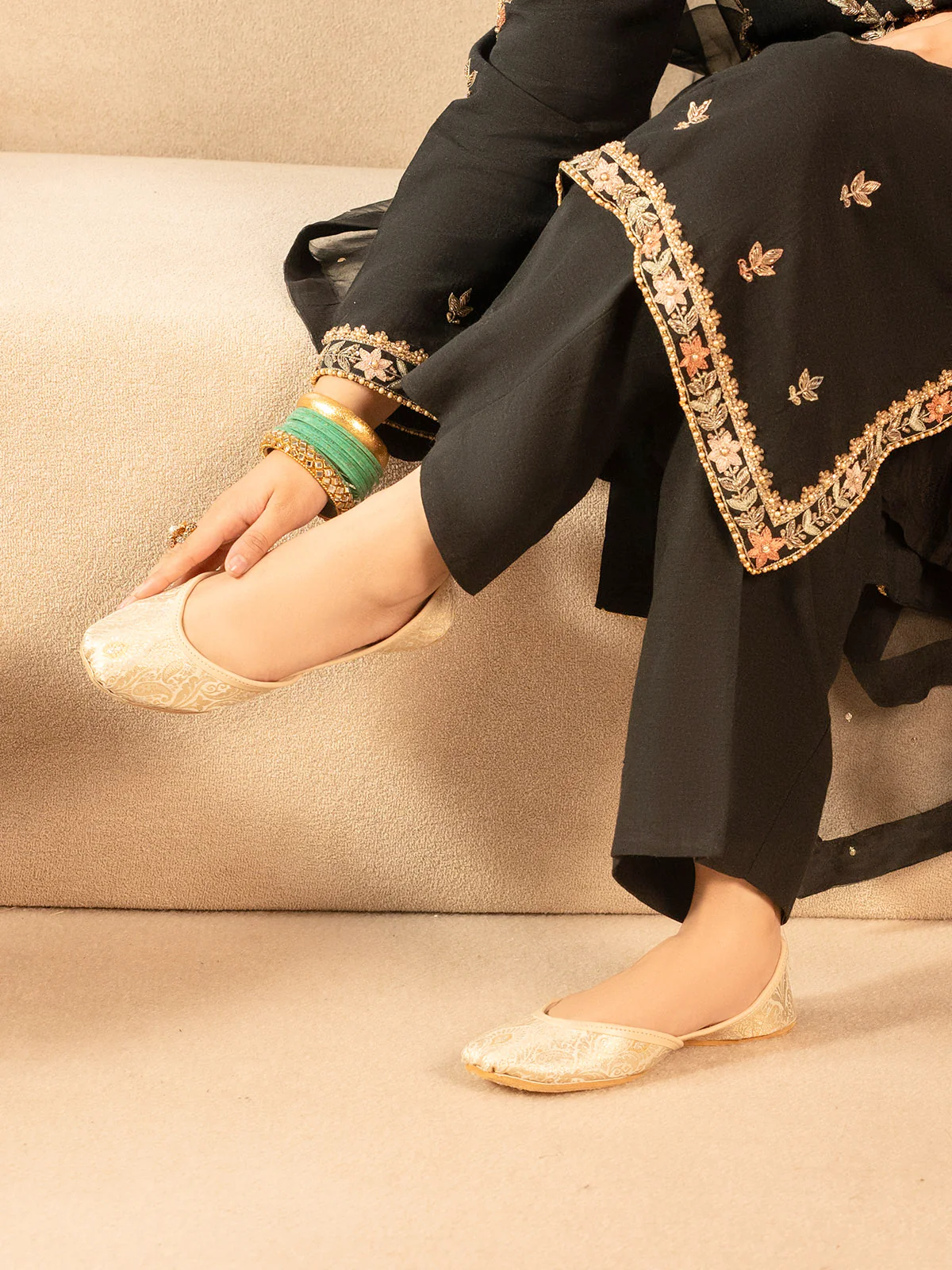 Women "NOOR-E-BAHAR" Comfy Handmade Khussa