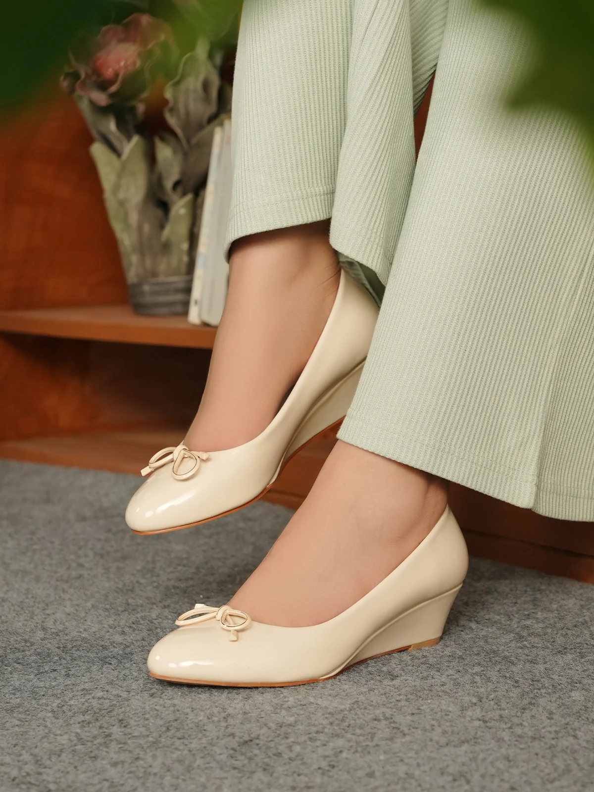 Women "PAISLEY" Classic Low Heel Courts