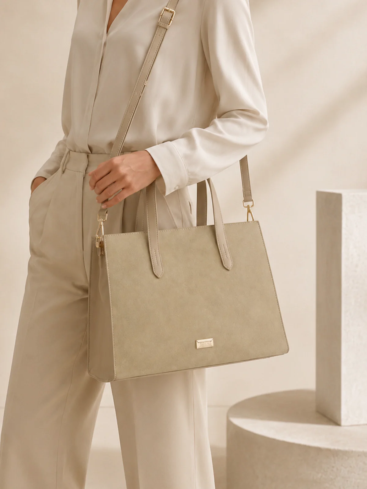 Women "QUINN" Adjustable Shoulder Bags