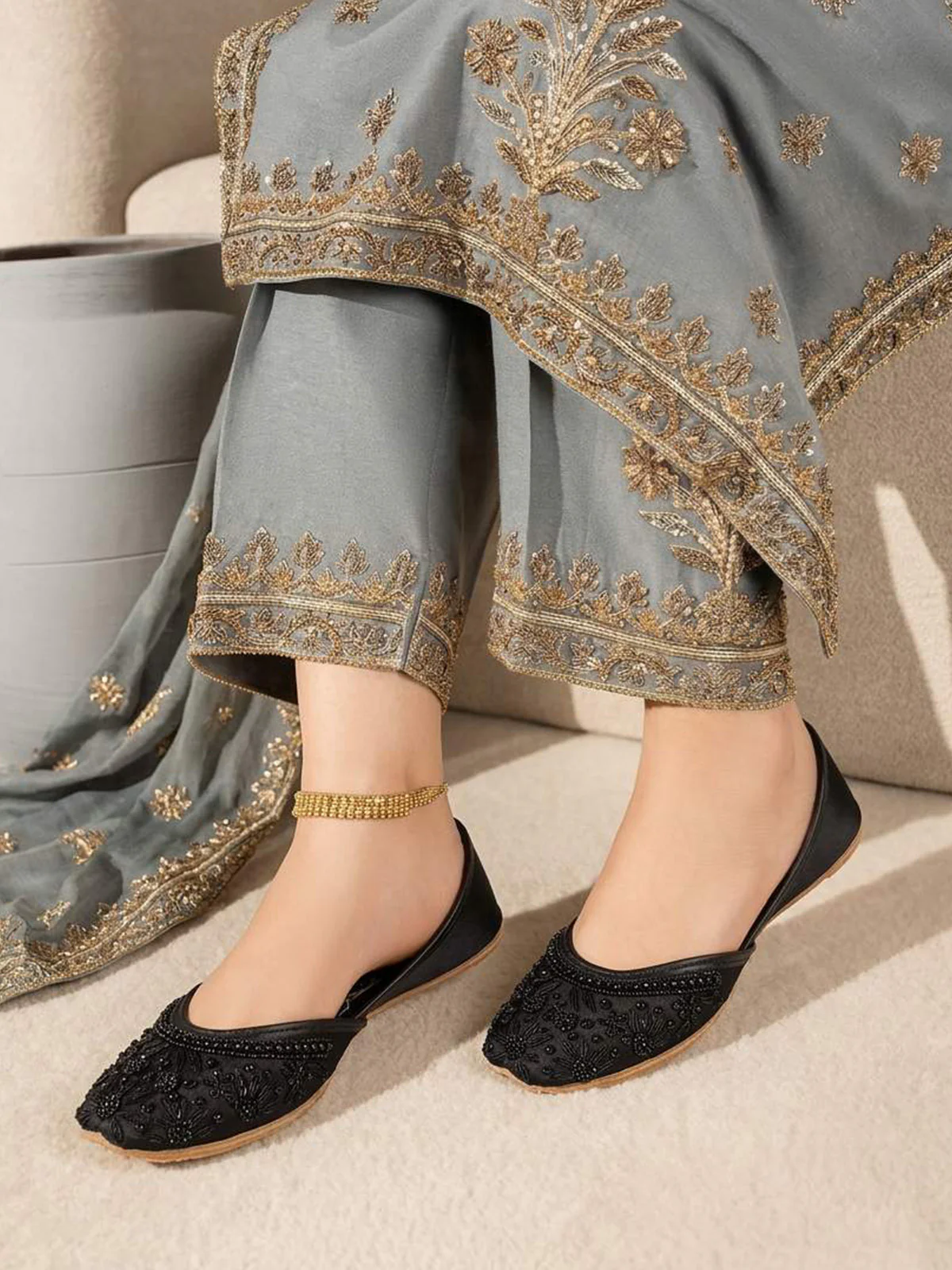 Women "SHEHNAI" Graceful Fancy Khussa