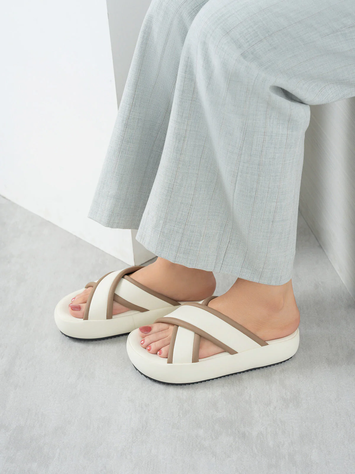 Womens "BOWIE" Cross Over Design Slippers - Image 3