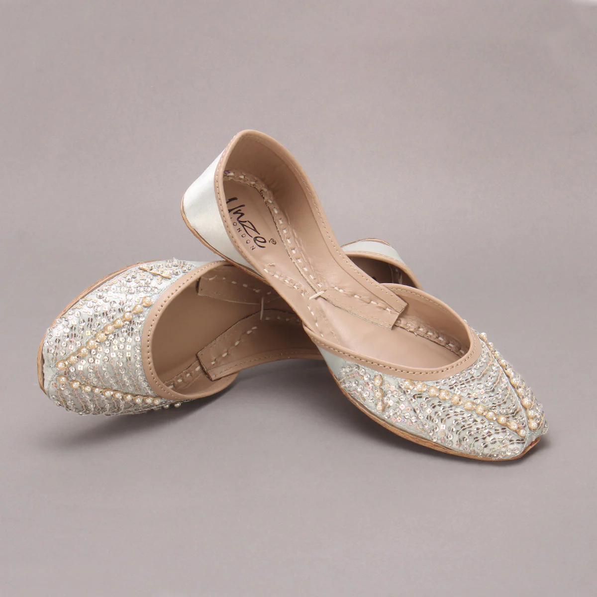 Women's "GAINILL" Embellished Flat Khussa - Image 6