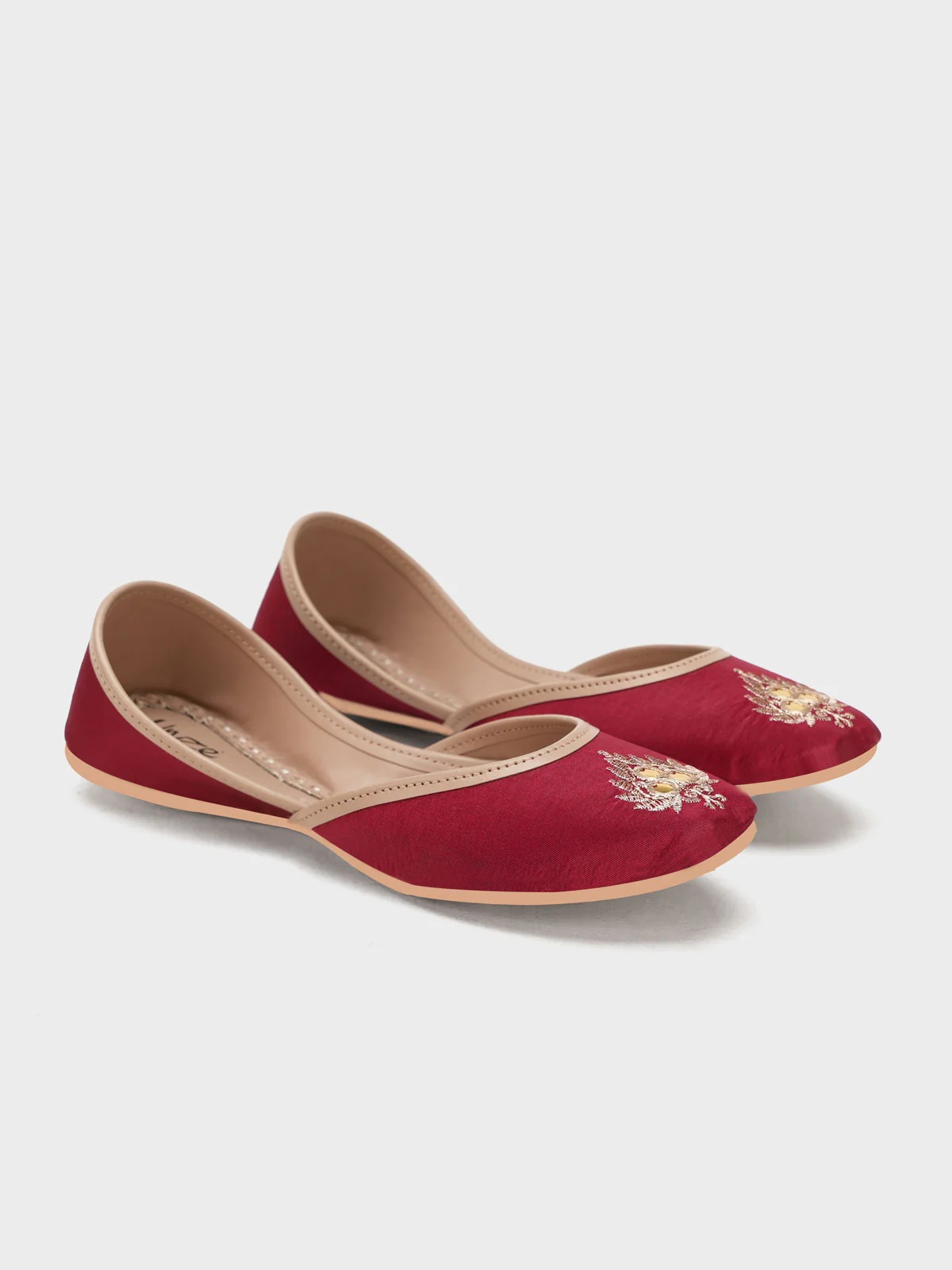 Women's "NAaVRAANI" Embroidered Khussa - Image 4