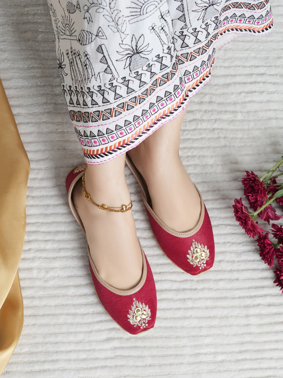 Women's "NAaVRAANI" Embroidered Khussa - Image 6